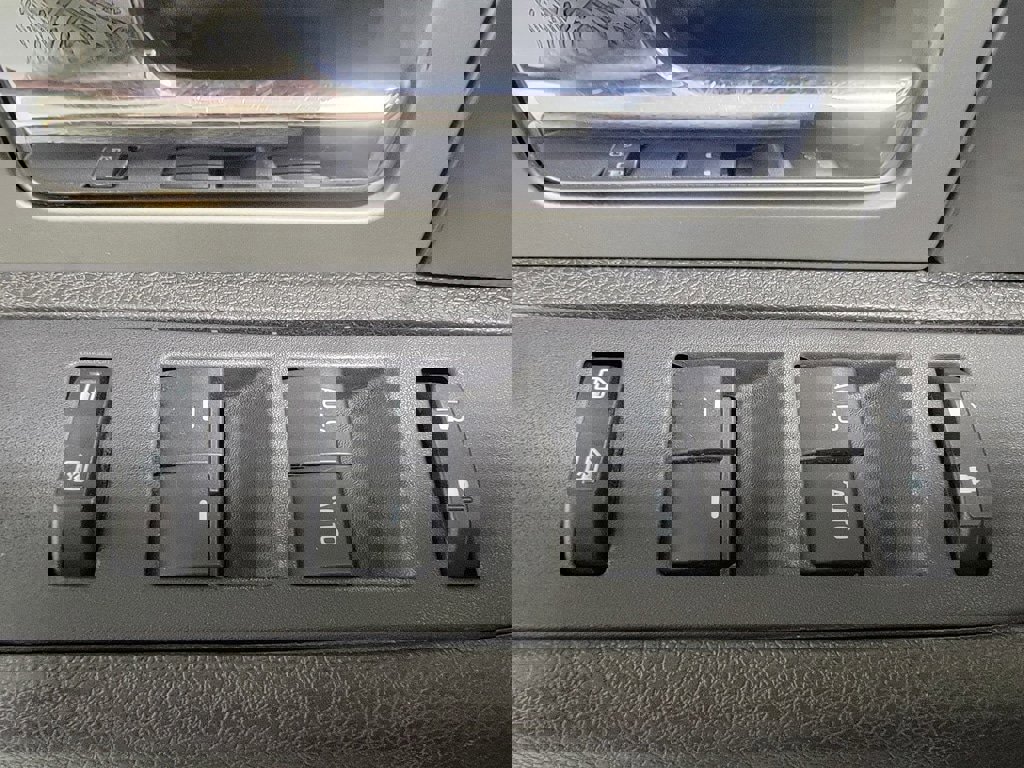 Used 2014 Ford F150 FX4 w/ Equipment Group 402A Luxury image 28