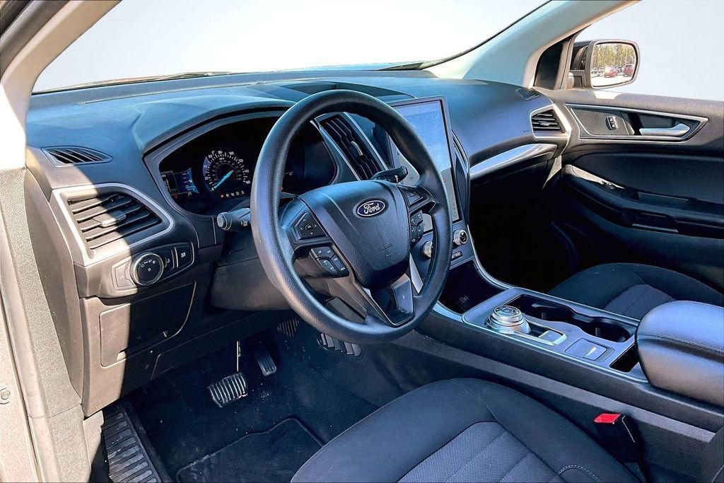 Used 2022 Ford Edge SE w/ Black Appearance Package image 14