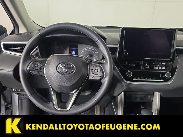 Used 2025 Toyota Corolla Cross LE FWD image 9