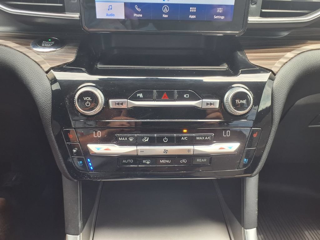 Used 2021 Ford Explorer Limited w/ Equipment Group 301A AWD/4WD image 20