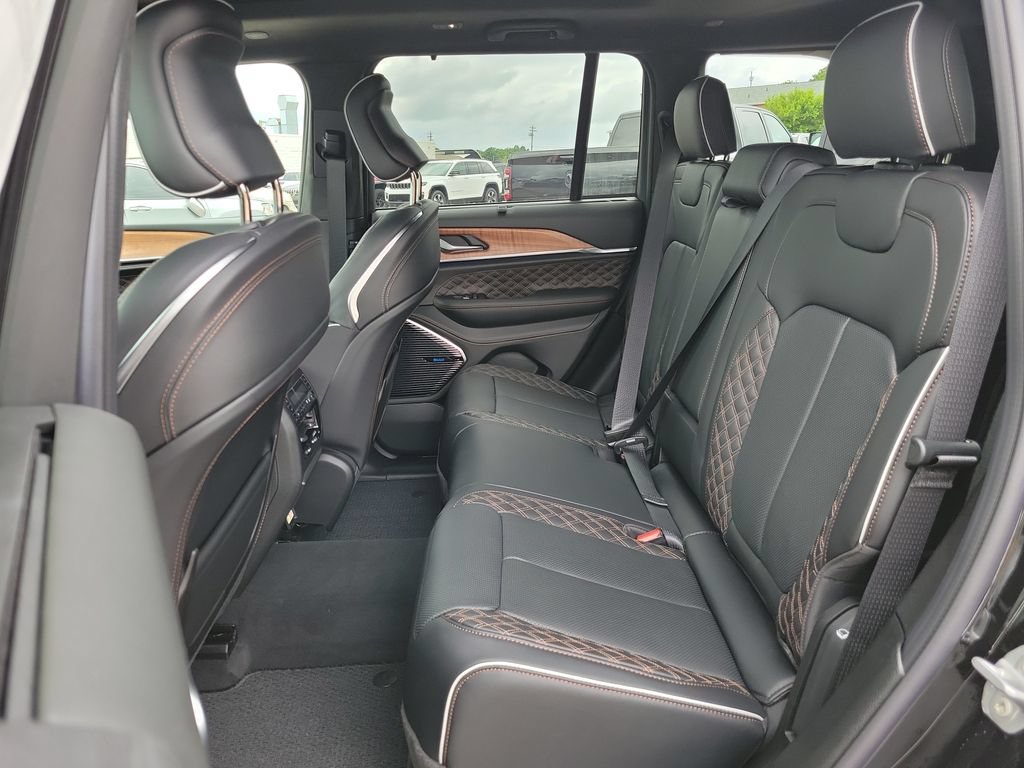 New 2026 Jeep Grand Cherokee Summit AWD/4WD image 9