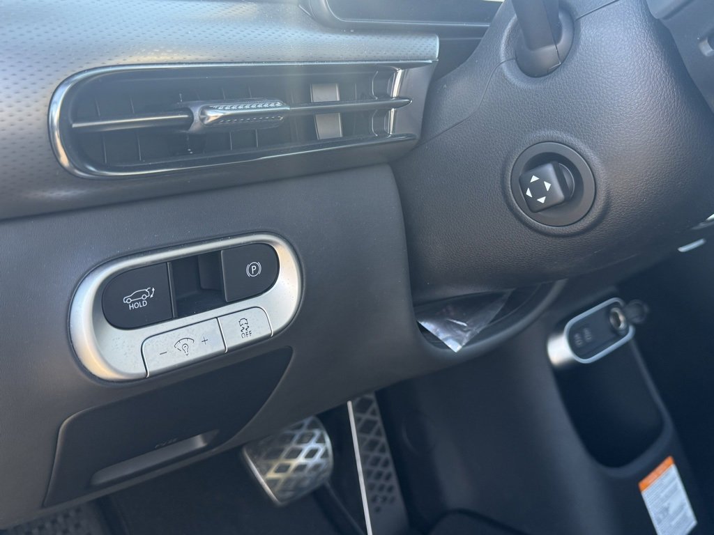 Used 2023 Genesis GV60 Performance image 8