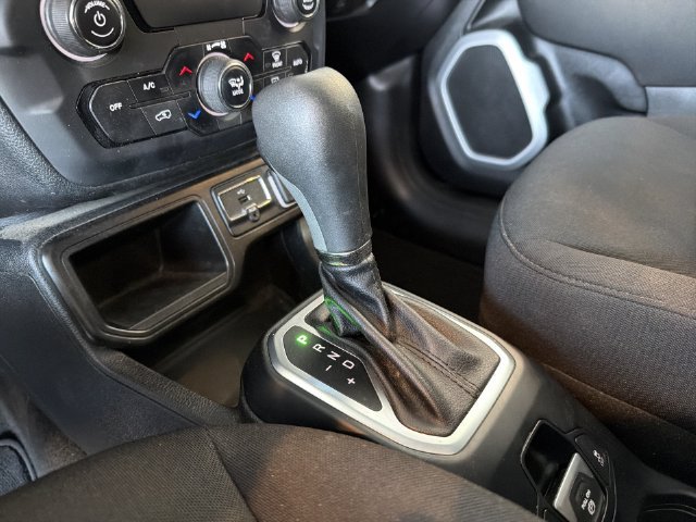 Used 2019 Jeep Renegade Latitude FWD image 25
