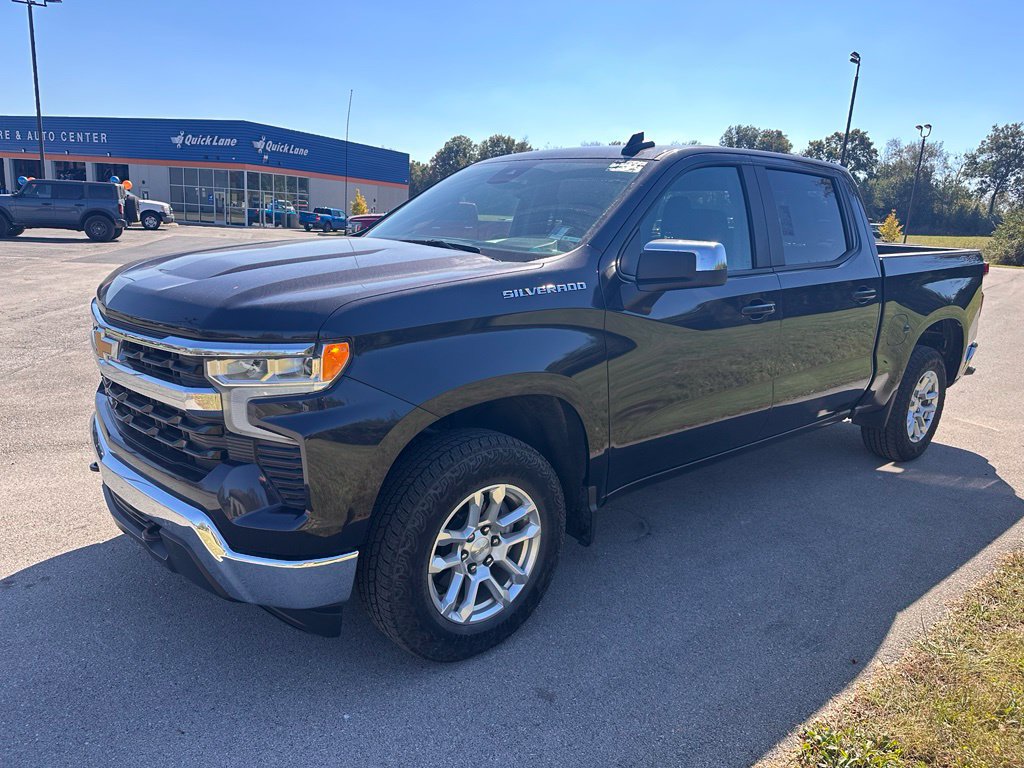 Used 2023 Chevrolet Silverado 1500 LT AWD/4WD image 4
