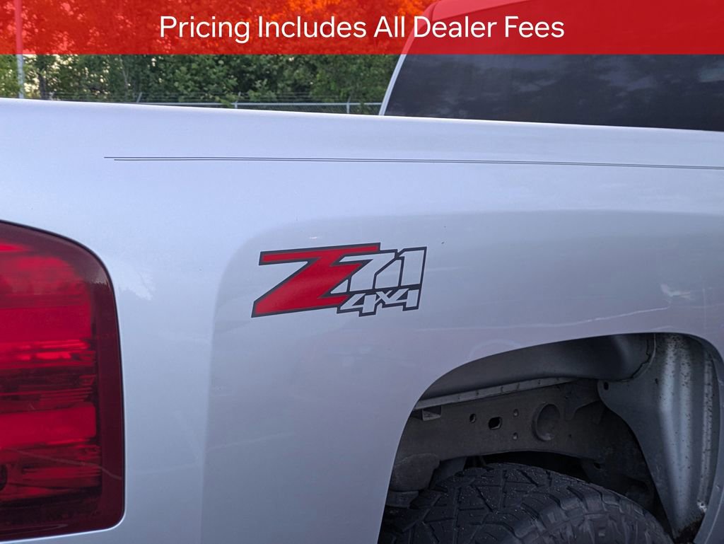Used 2011 Chevrolet Silverado 2500 LT w/ Interior Plus Package AWD/4WD image 6