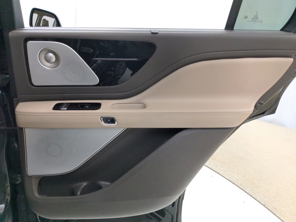 Used 2023 Lincoln Aviator Reserve w/ Equipment Group 201A image 36