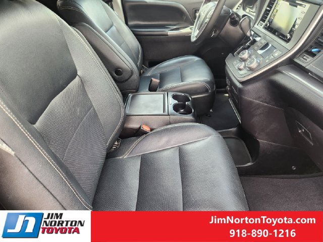 Used 2020 Toyota Sienna SE w/ SE Preferred Package FWD image 15