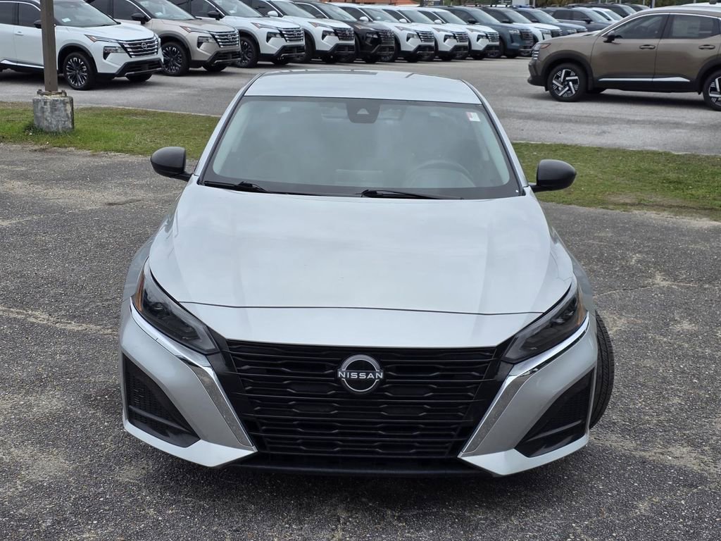 Used 2024 Nissan Altima 2.5 SV image 3