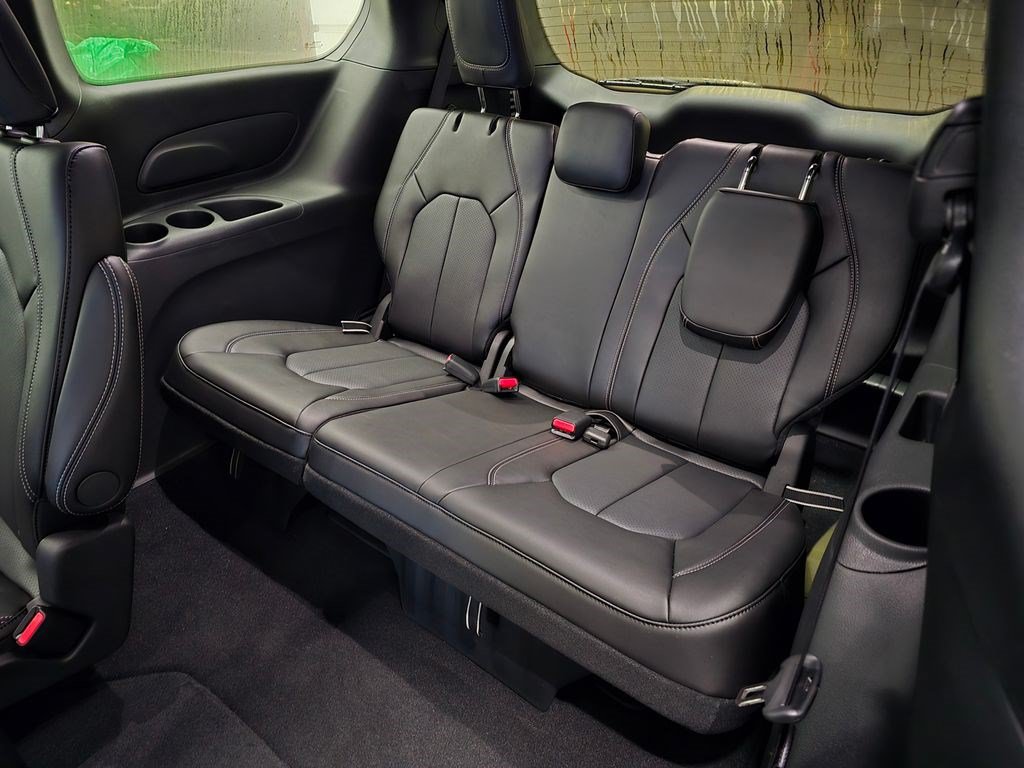 New 2027 Chrysler Pacifica Select FWD image 28