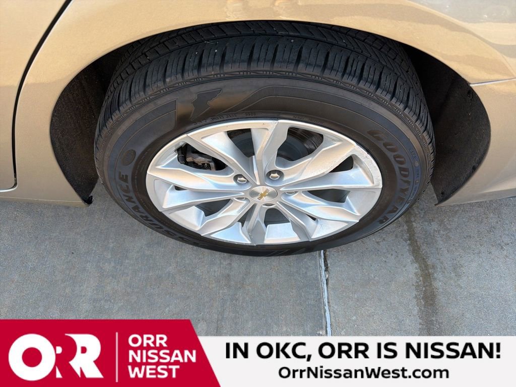 Used 2025 Chevrolet Malibu LT FWD image 9