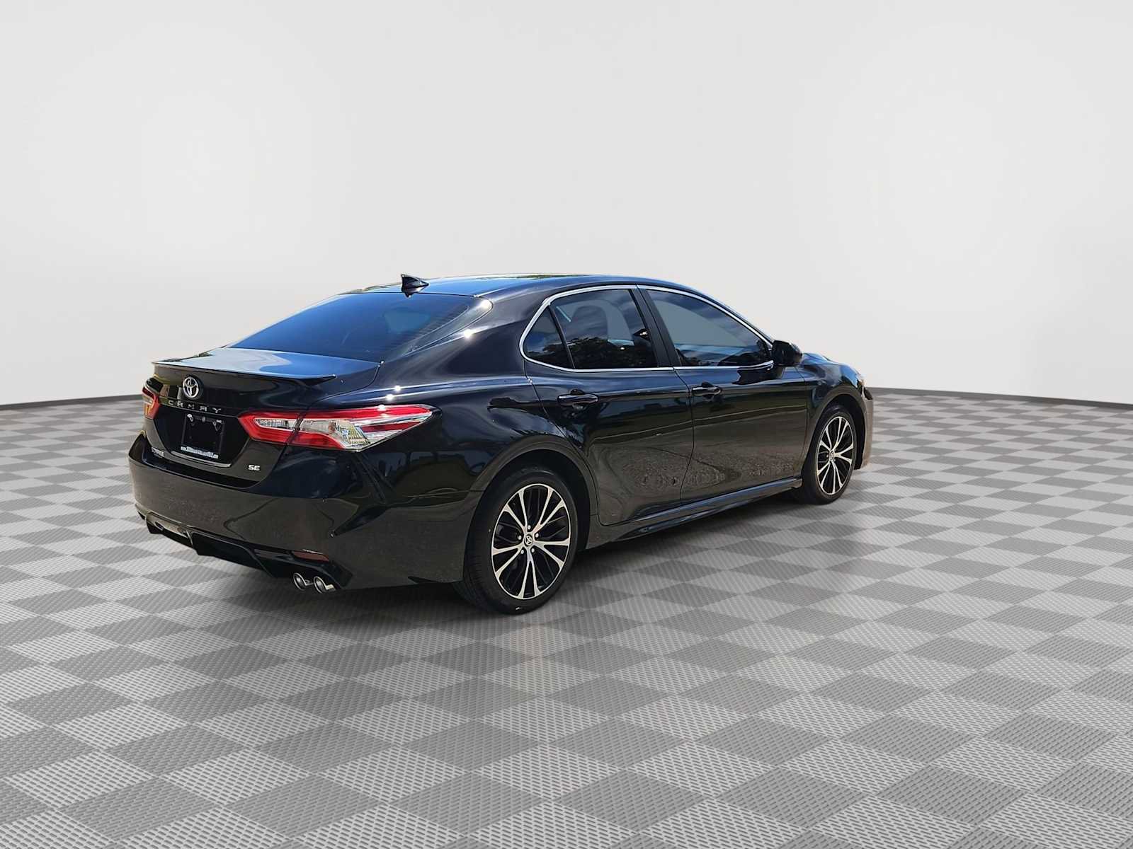 Used 2020 Toyota Camry SE FWD image 8
