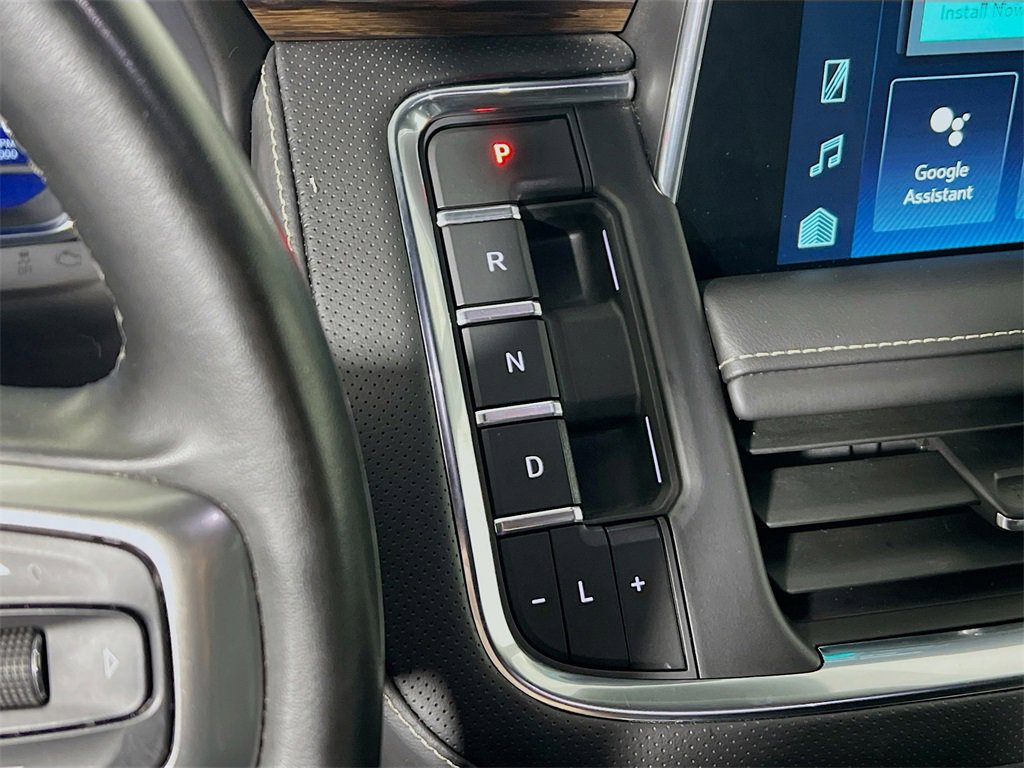 Used 2023 Chevrolet Suburban Premier image 16