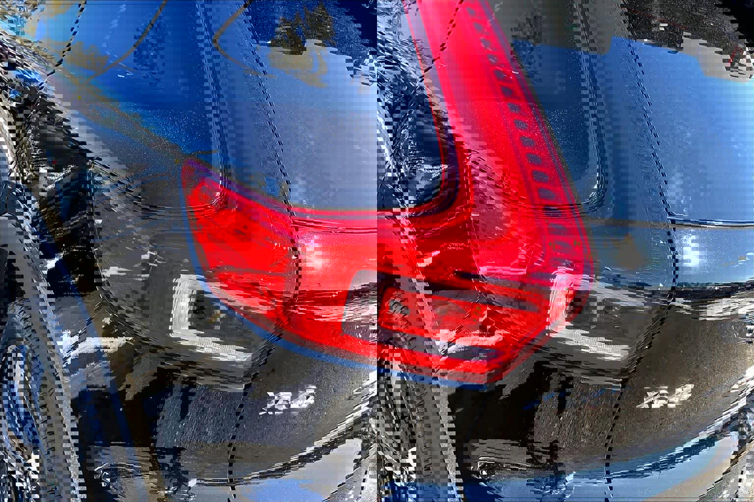 Used 2023 Volvo XC40 B5 Plus w/ Driver Assist Package image 27