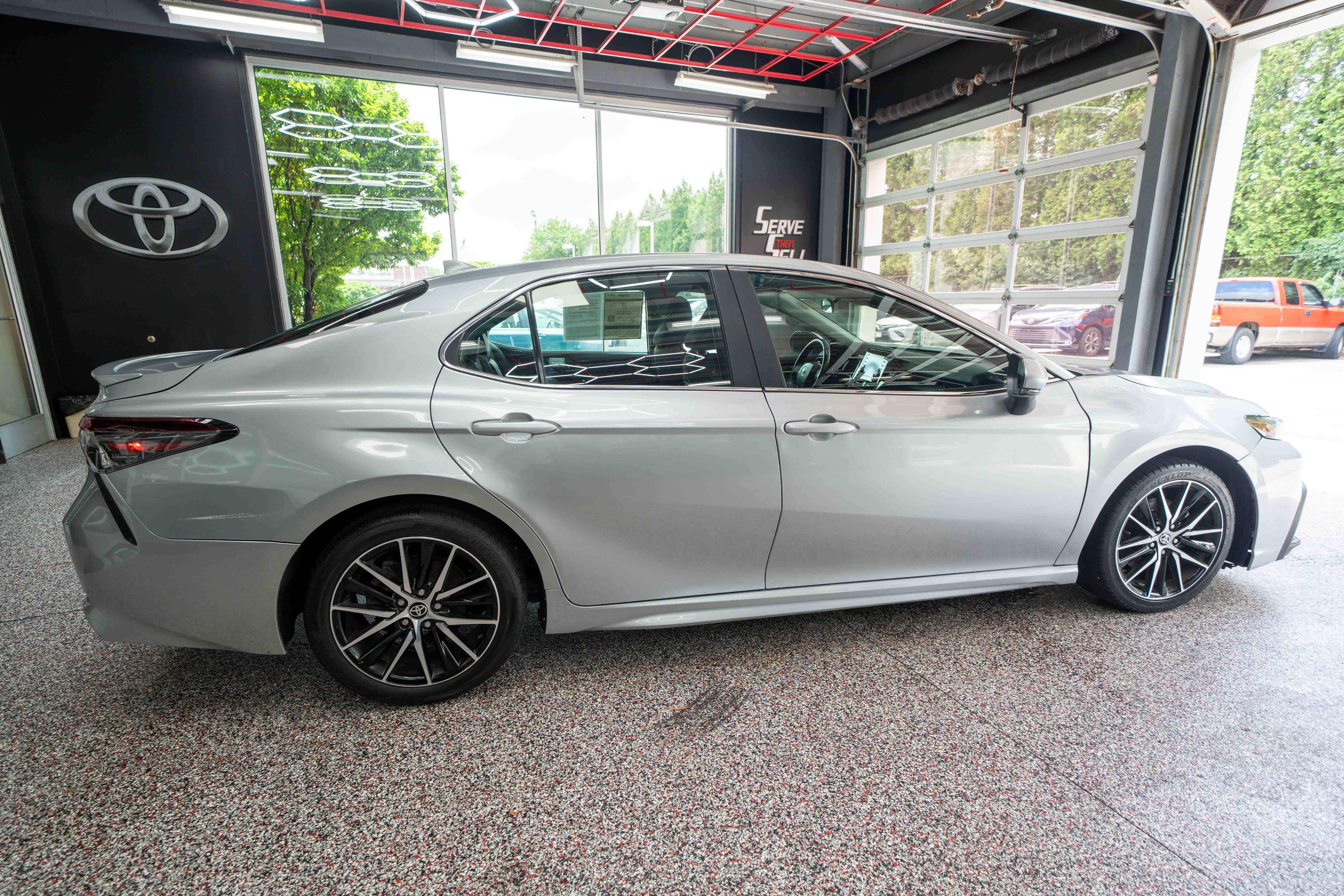 Used 2024 Toyota Camry SE w/ Cold Weather Package AWD/4WD image 4