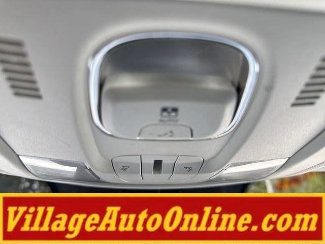 Used 2019 Jeep Renegade Latitude w/ Cold Weather Group AWD/4WD image 25