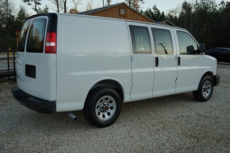 Used 2010 Chevrolet Express 1500 RWD image 18