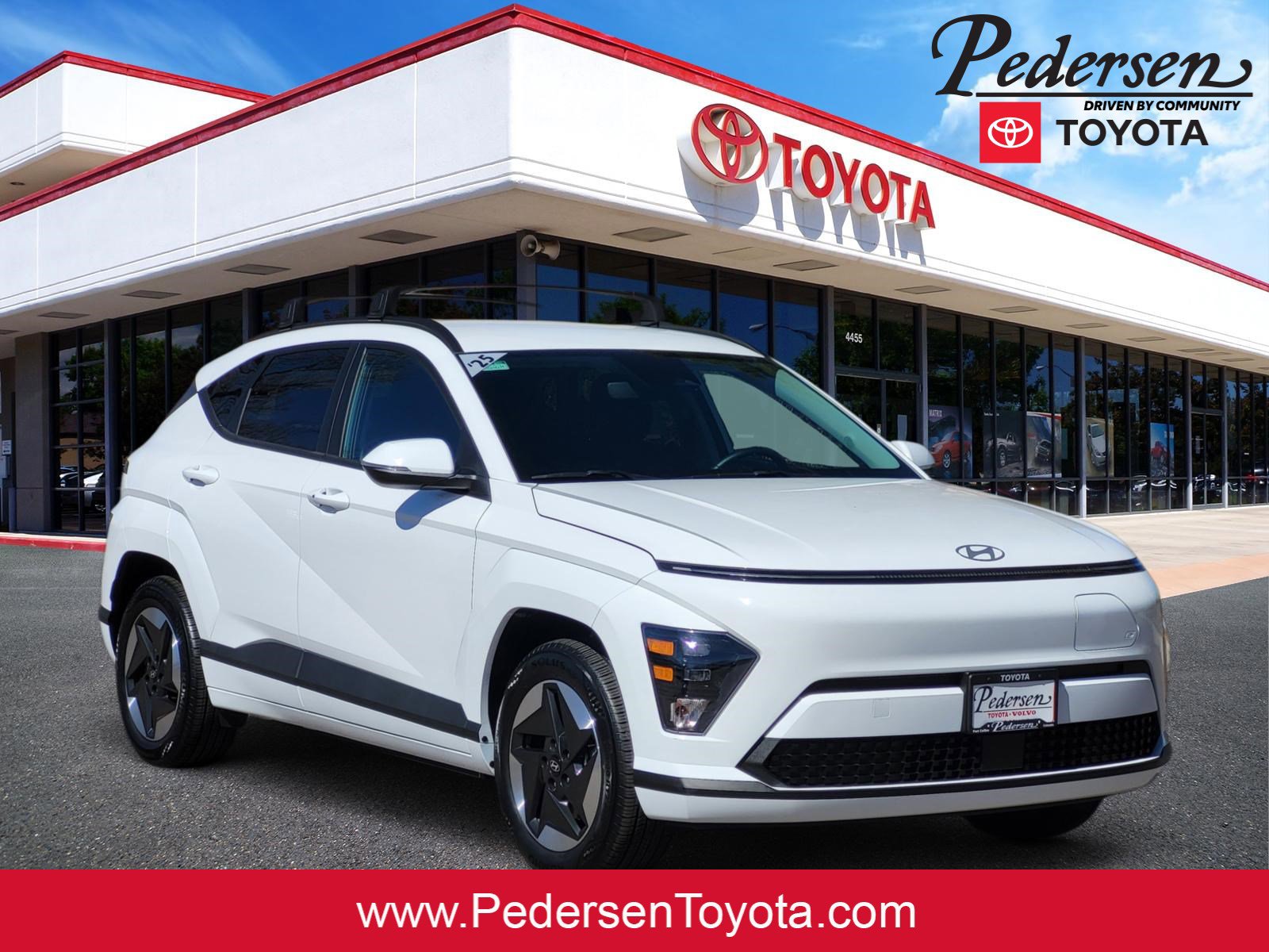 Used 2025 Hyundai Kona SEL image 1