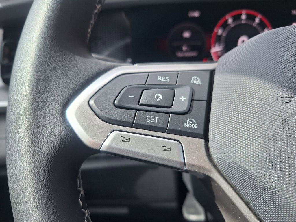 New 2026 Volkswagen Tiguan SE image 13