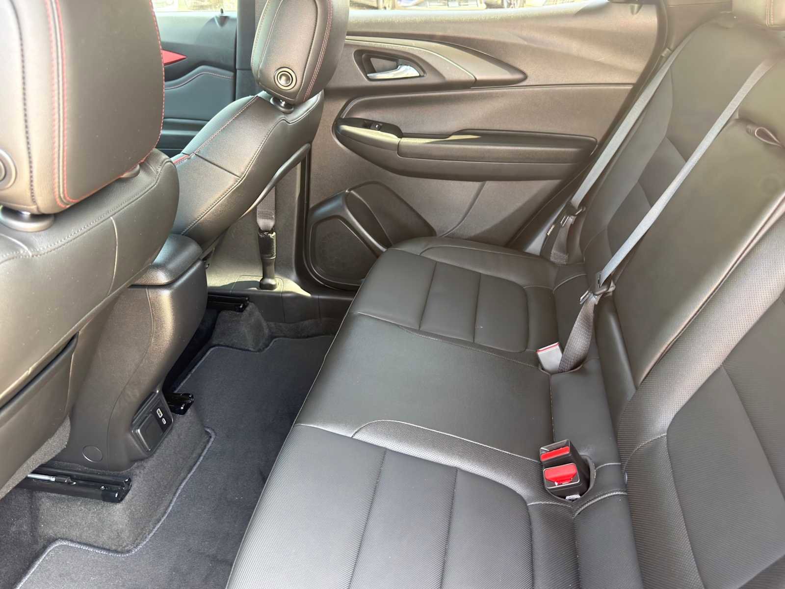 Used 2025 Chevrolet TrailBlazer RS w/ Convenience Package FWD image 29