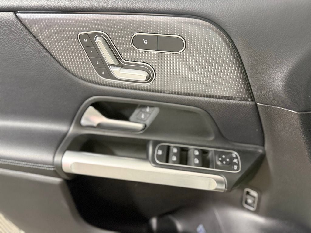 Used 2020 Mercedes-Benz GLB 250 4MATIC image 18