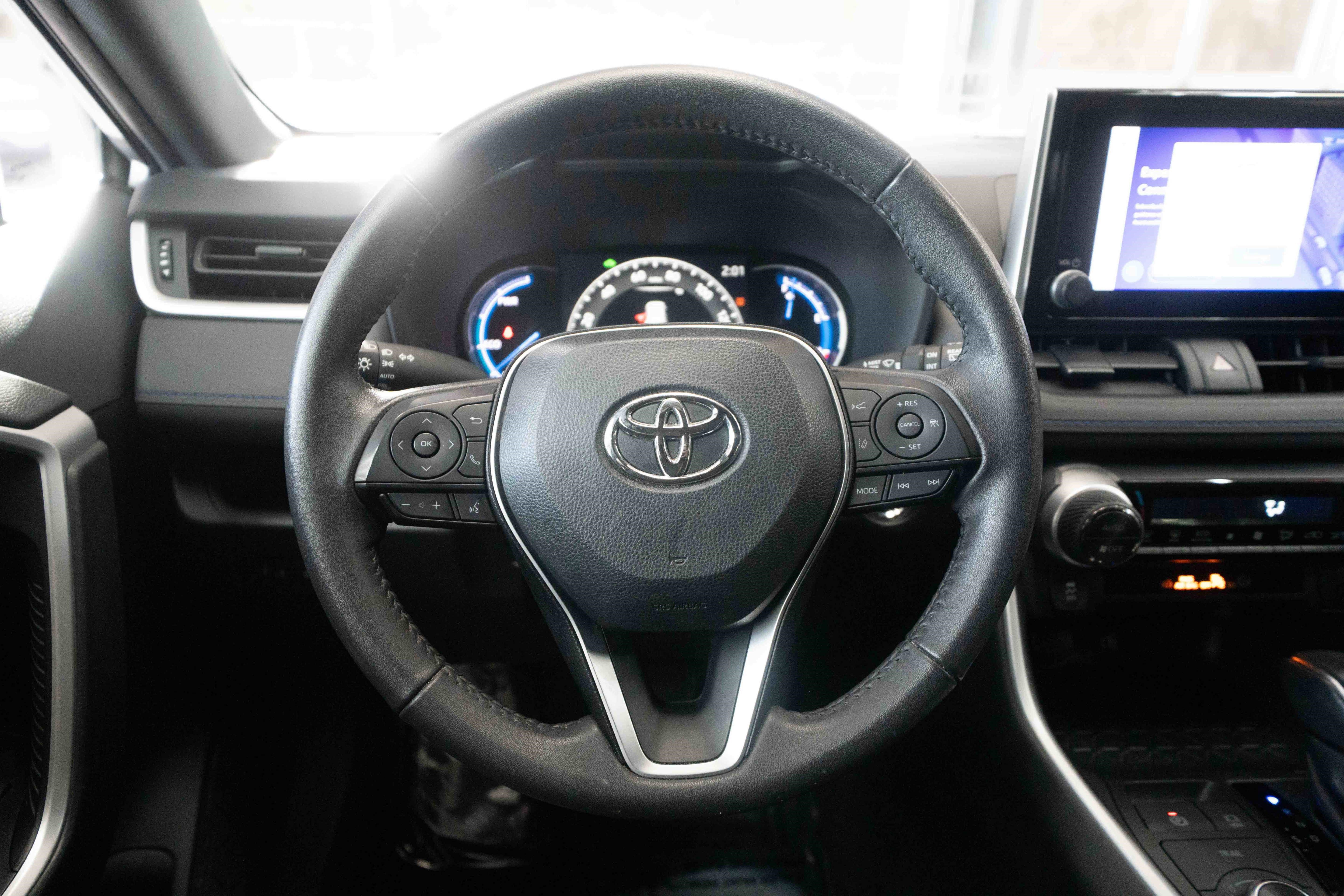 Used 2023 Toyota RAV4 SE image 22
