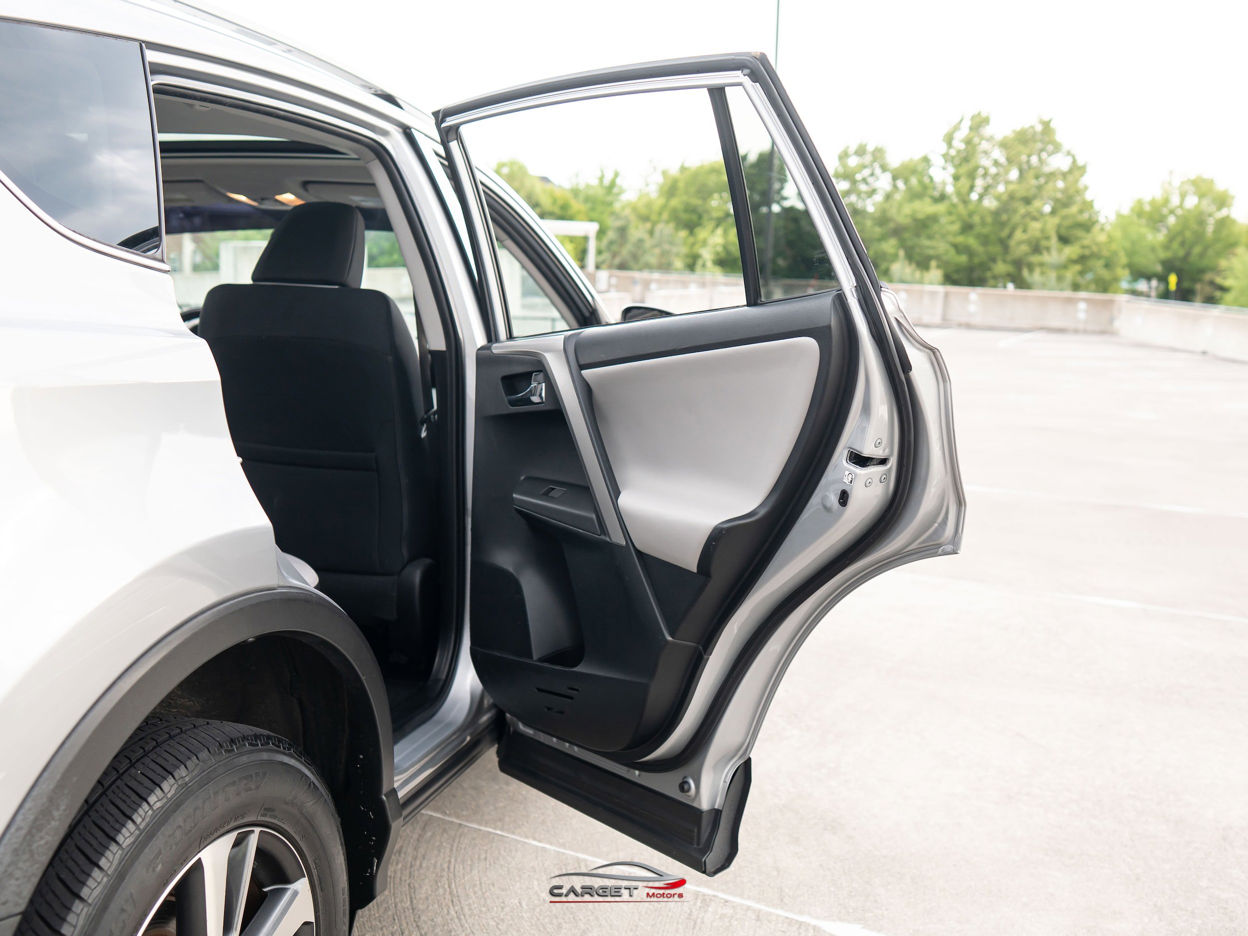 Used 2016 Toyota RAV4 XLE AWD/4WD image 39