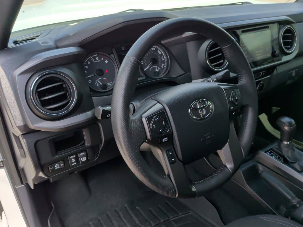 Used 2017 Toyota Tacoma TRD Sport w/ Premium & Technology Package image 14