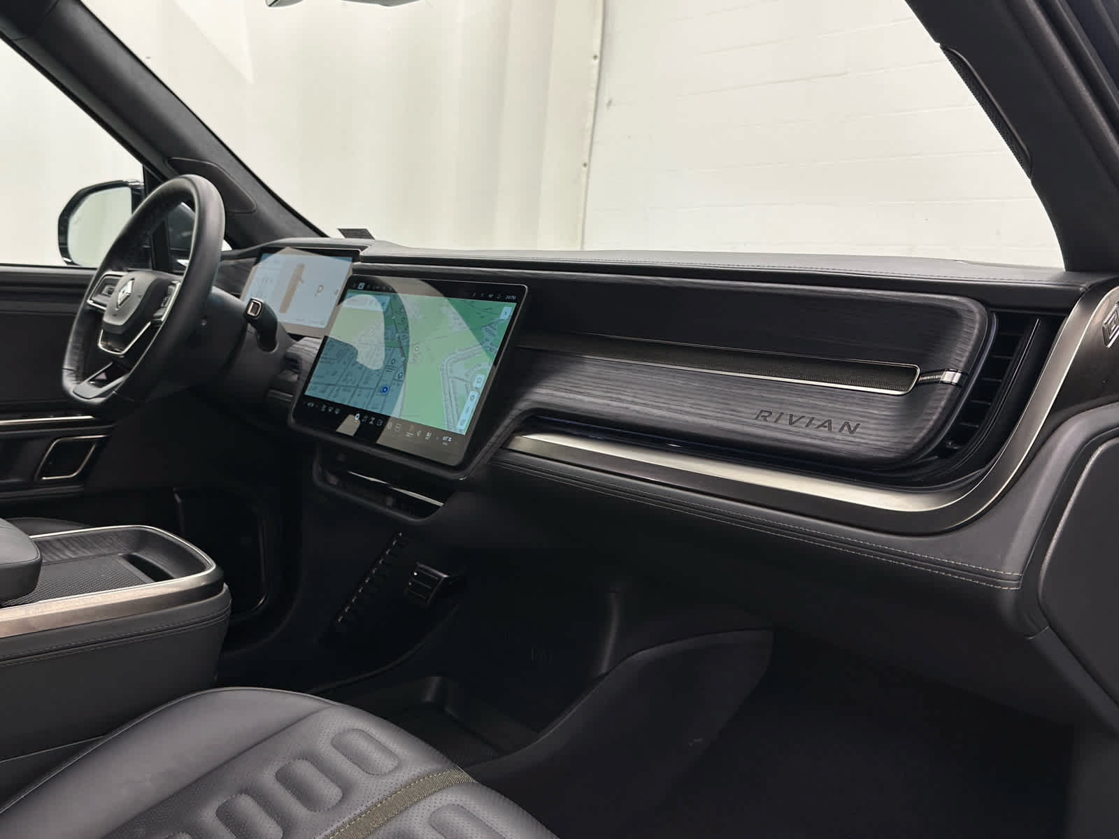 Used 2023 Rivian R1T Adventure AWD/4WD image 17