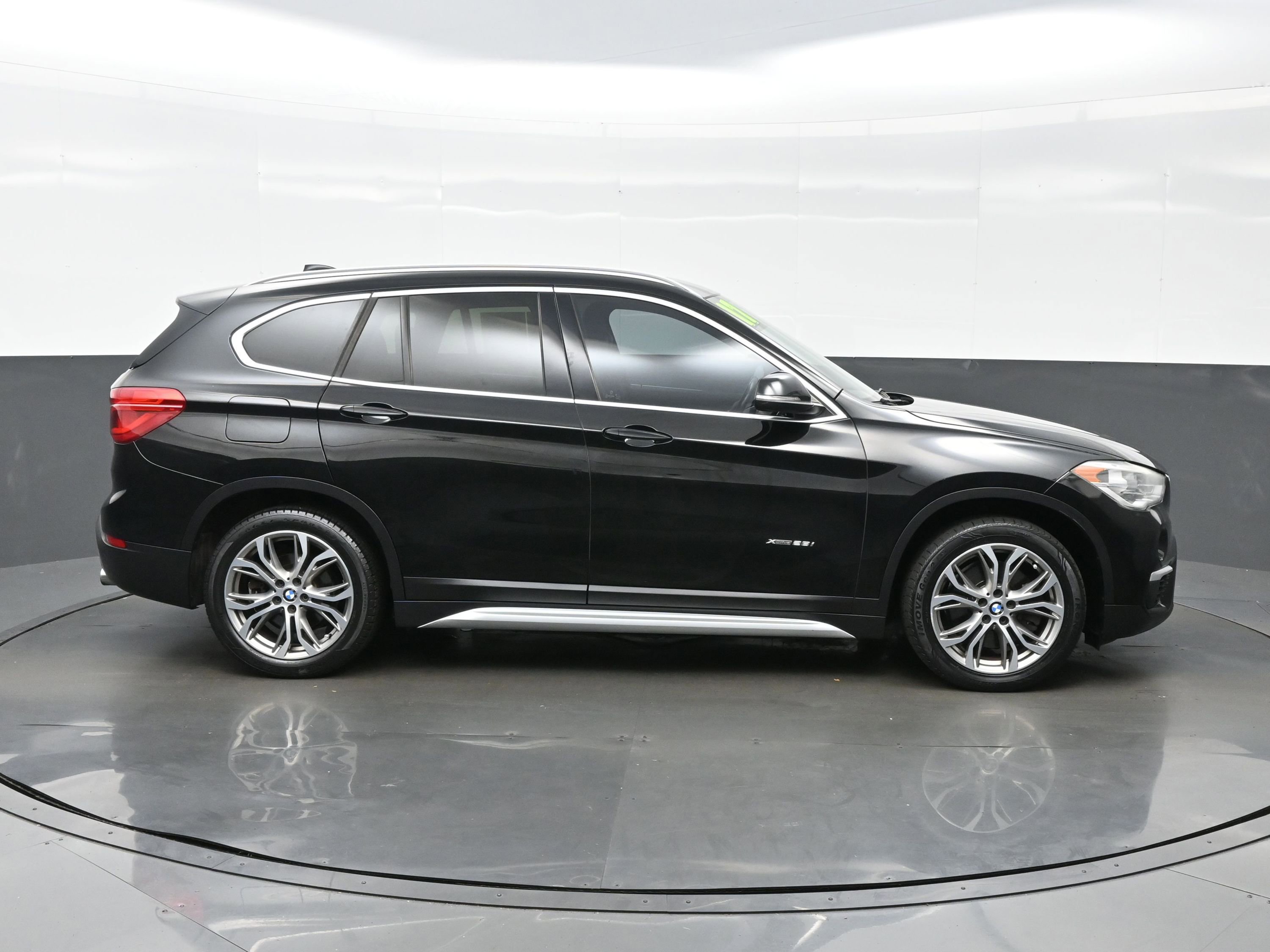Used 2017 BMW X1 xDrive28i image 7
