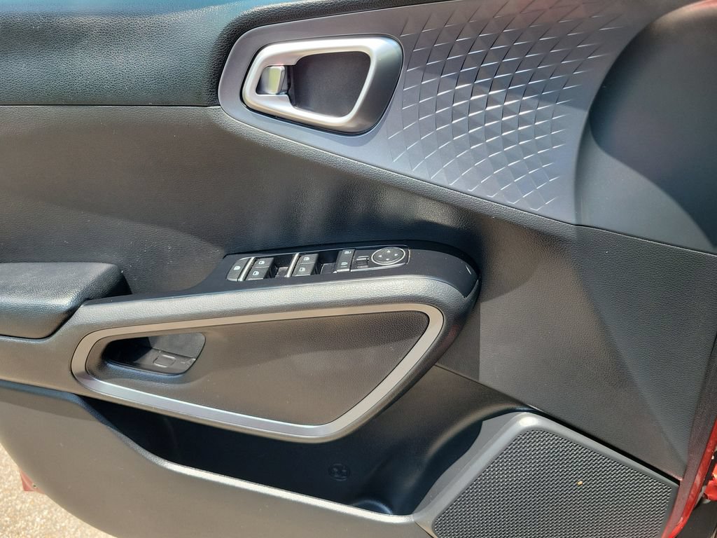 Used 2020 Kia Soul S FWD image 23