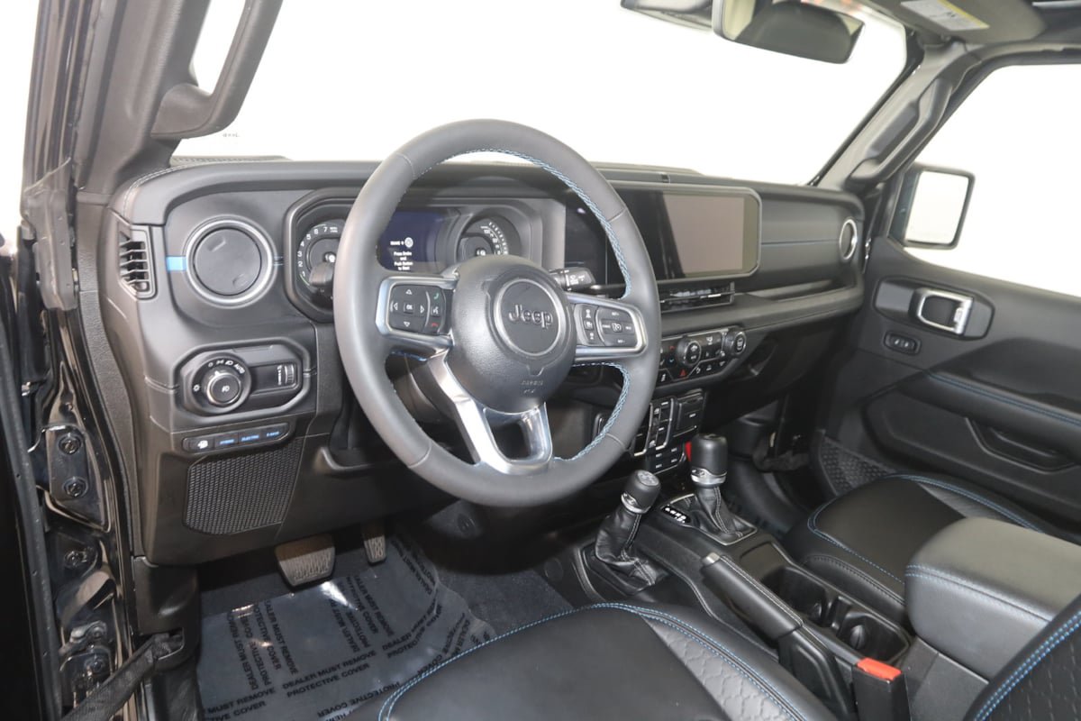 Used 2024 Jeep Wrangler High Altitude AWD/4WD image 24