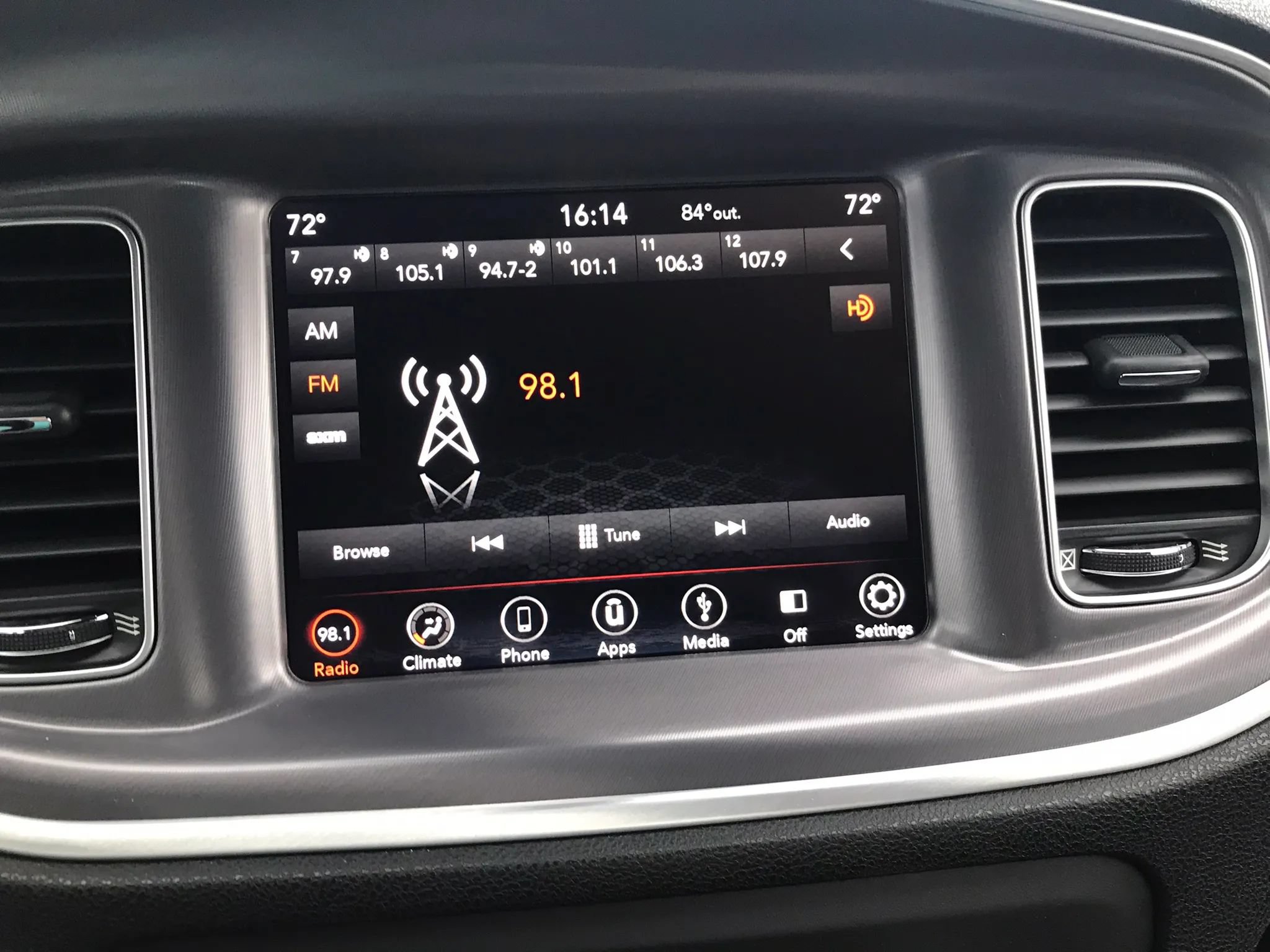 Used 2019 Dodge Charger SXT AWD/4WD image 22