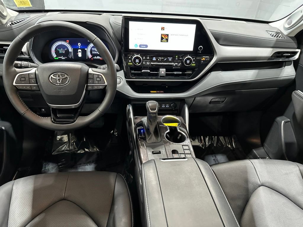 Certified 2026 Toyota Highlander Platinum AWD/4WD image 7