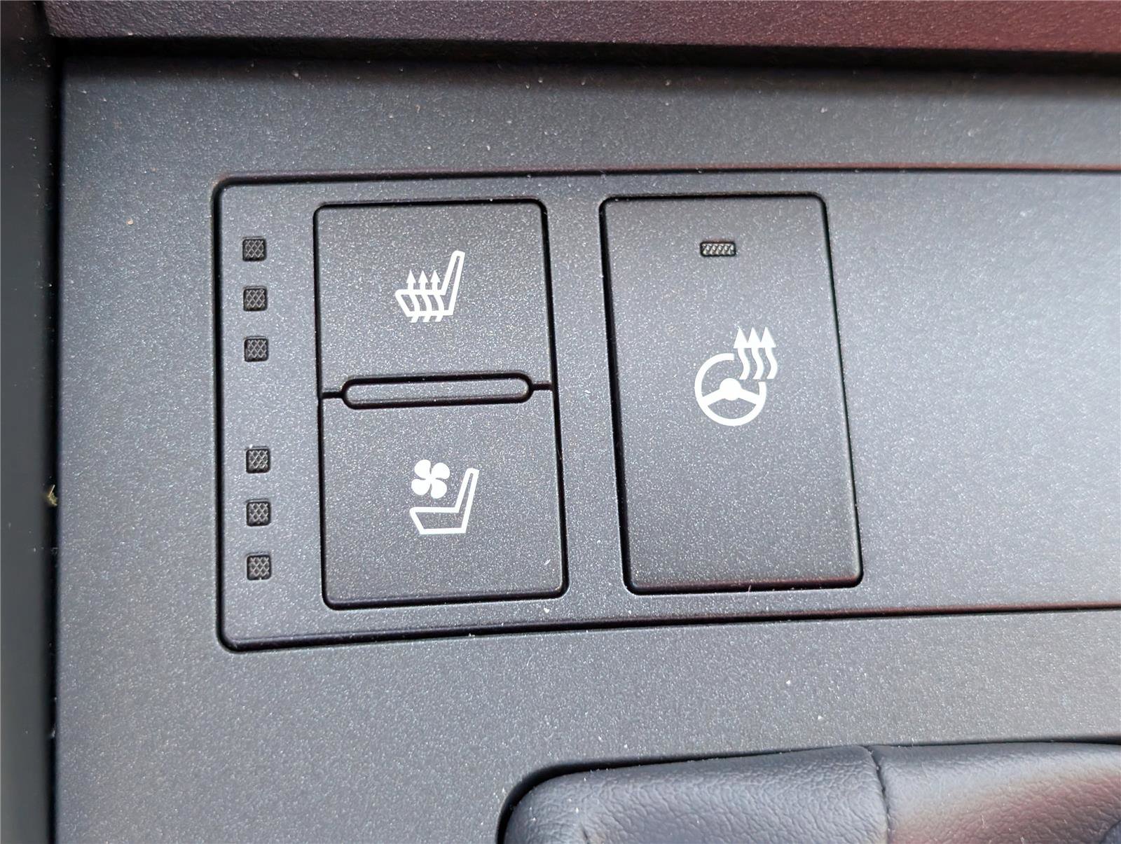 Certified 2025 Lexus IS 300 w/ Comfort Package image 24