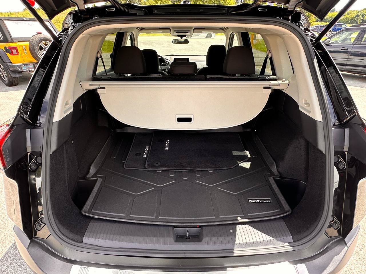 Used 2023 Nissan Rogue SV FWD image 10