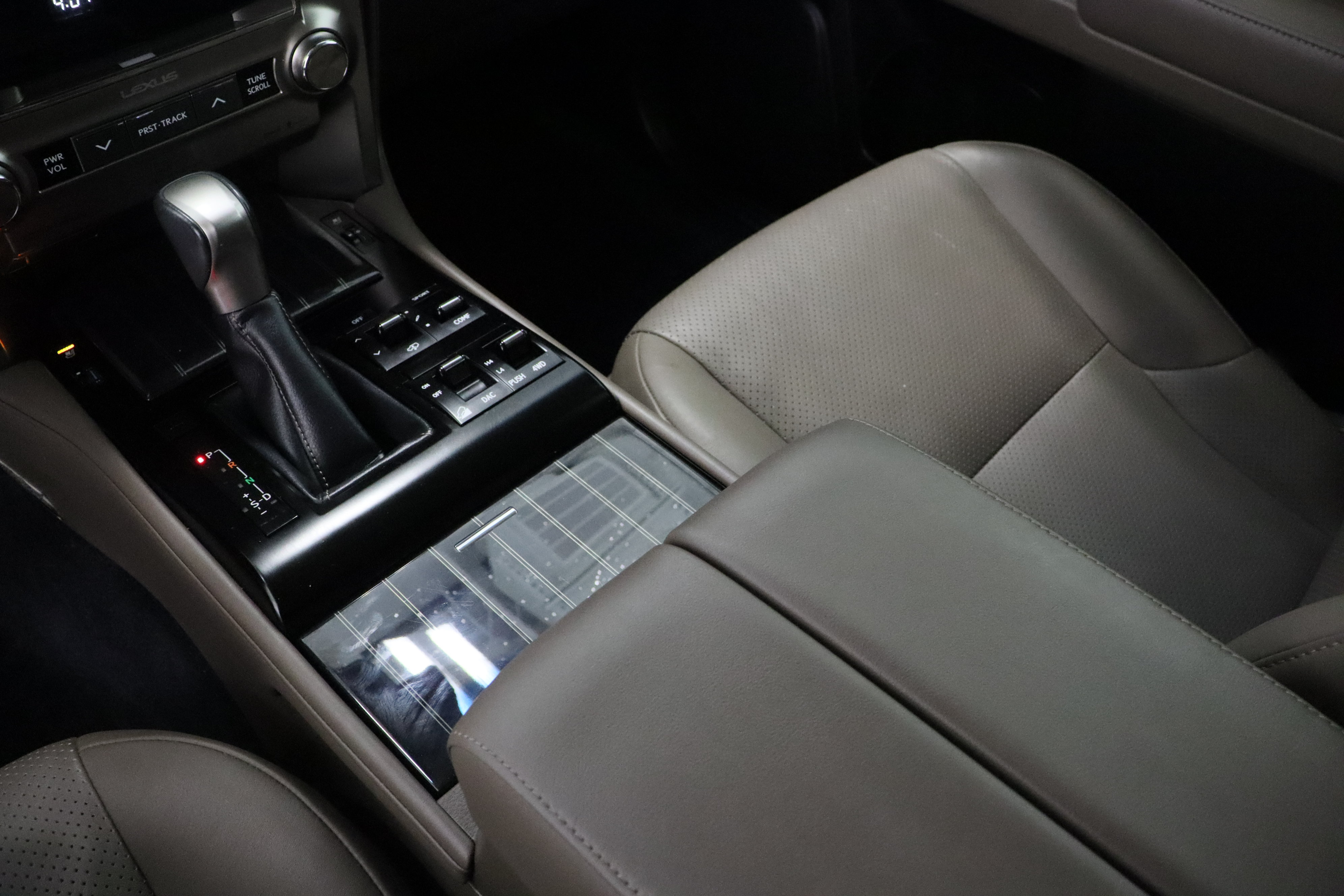 Used 2020 Lexus GX 460 Luxury w/ Accessory Package AWD/4WD image 17