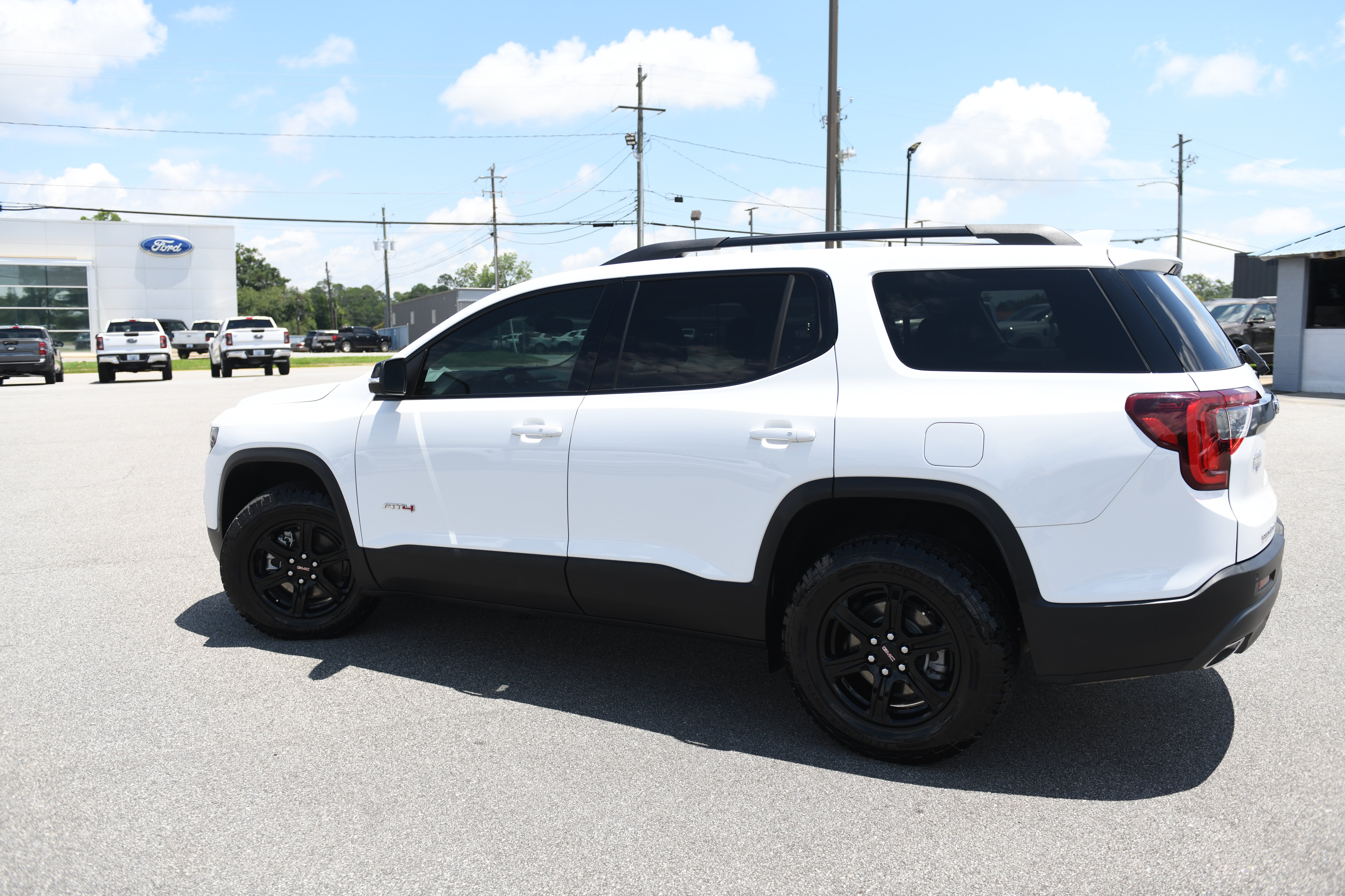 Used 2022 GMC Acadia AT4 w/ Technology Package AWD/4WD image 6