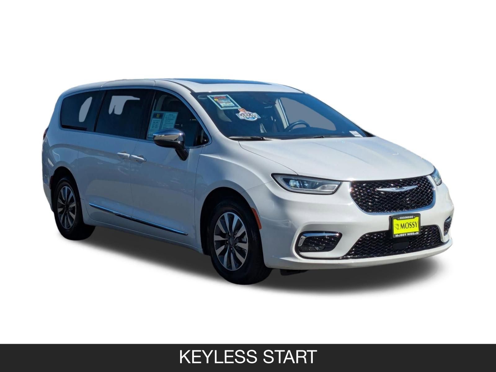 Used 2023 Chrysler Pacifica Limited image 2