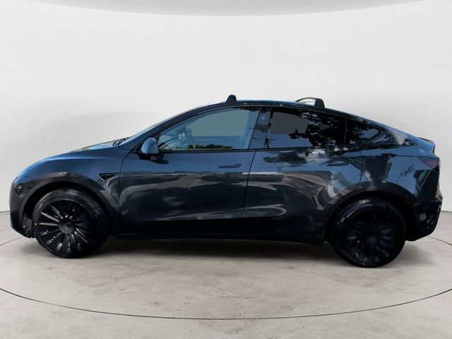 Used 2024 Tesla Model Y Long Range AWD/4WD image 2