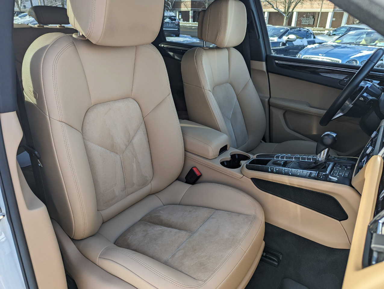 Used 2020 Porsche Macan AWD image 32