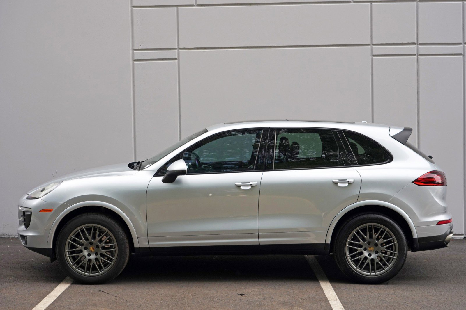 Used 2018 Porsche Cayenne Platinum Edition AWD/4WD image 45