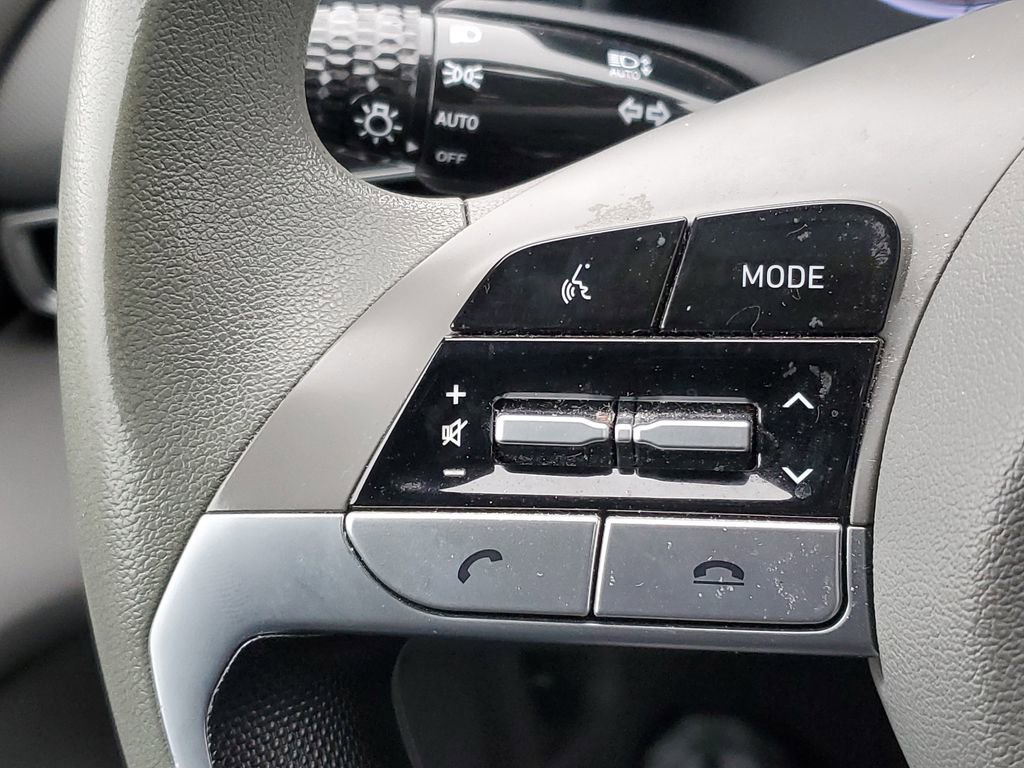 Used 2022 Hyundai Elantra Blue image 11