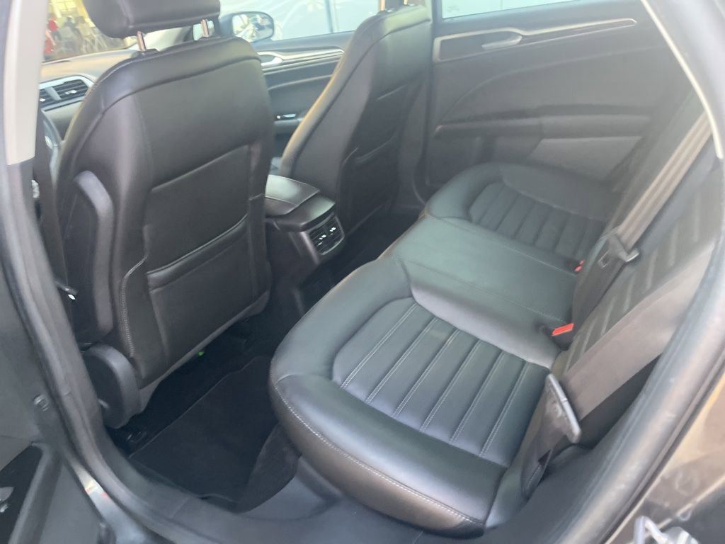 Used 2016 Ford Fusion SE w/ Equipment Group 202A FWD image 7