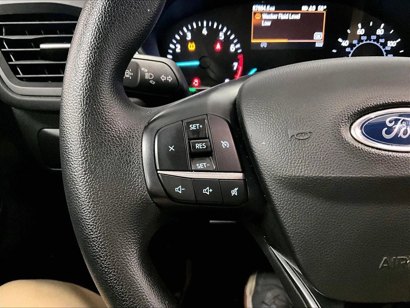 Used 2020 Ford Escape SE image 18