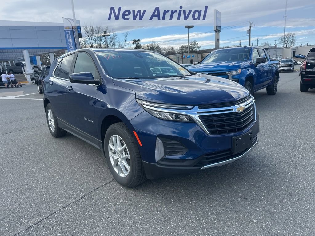 Used 2023 Chevrolet Equinox LT image 2