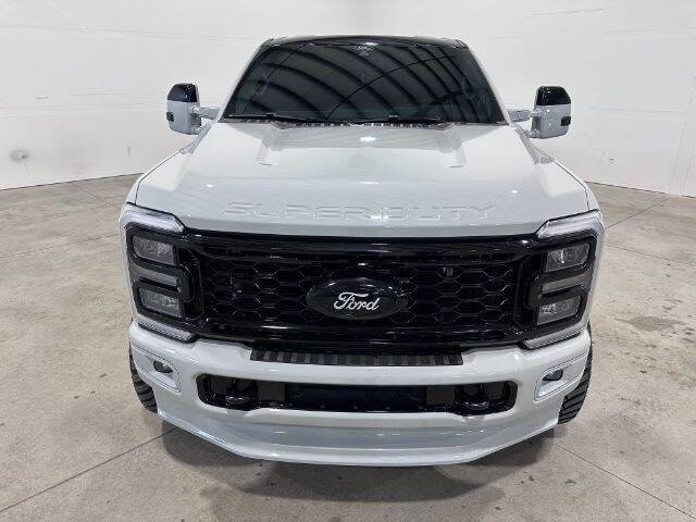 Used 2026 Ford F350 Lariat w/ Black Appearance Package image 4