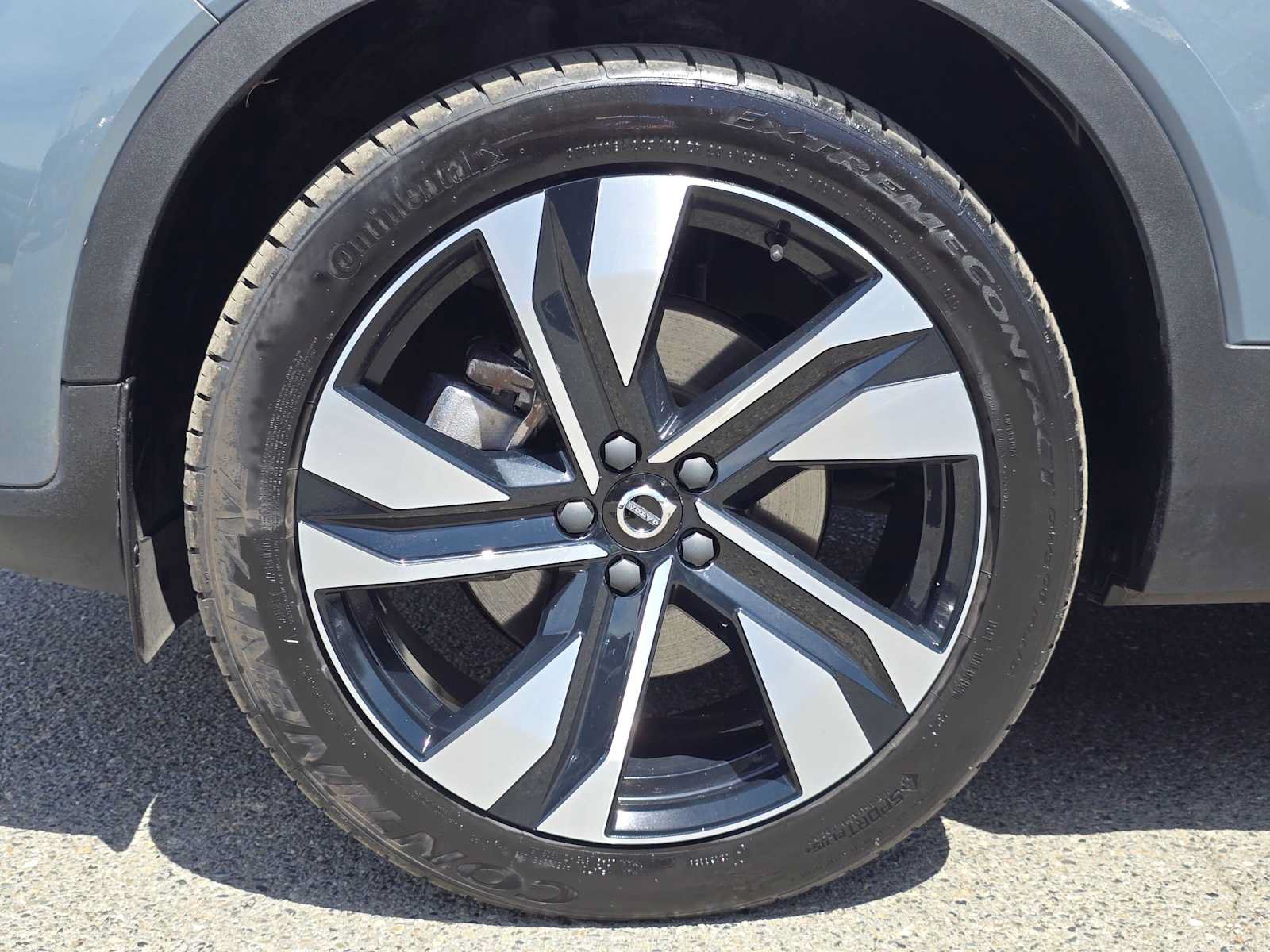 Certified 2023 Volvo XC40 B5 Plus w/ Protection Package Premier AWD/4WD image 9
