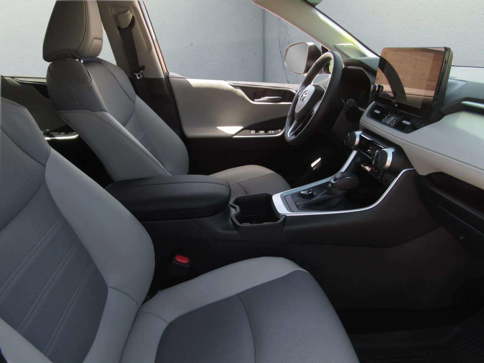 Used 2025 Toyota RAV4 Limited w/ Advanced Technology Package AWD/4WD image 9