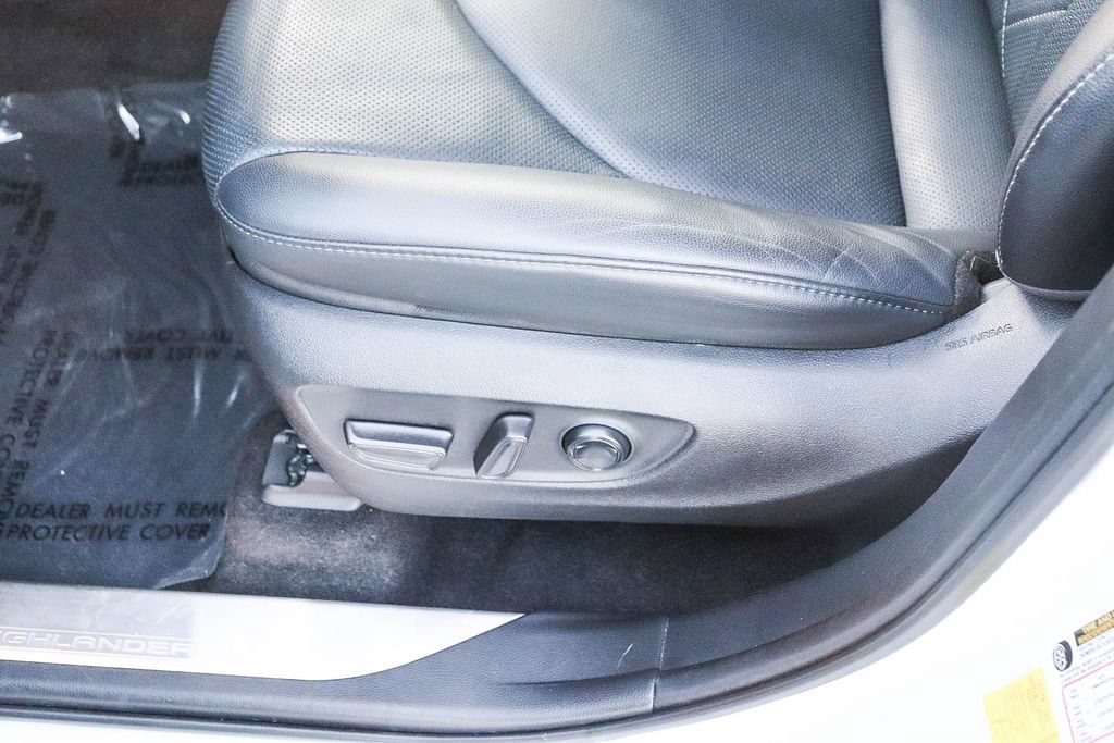 Used 2023 Toyota Highlander Platinum FWD image 25