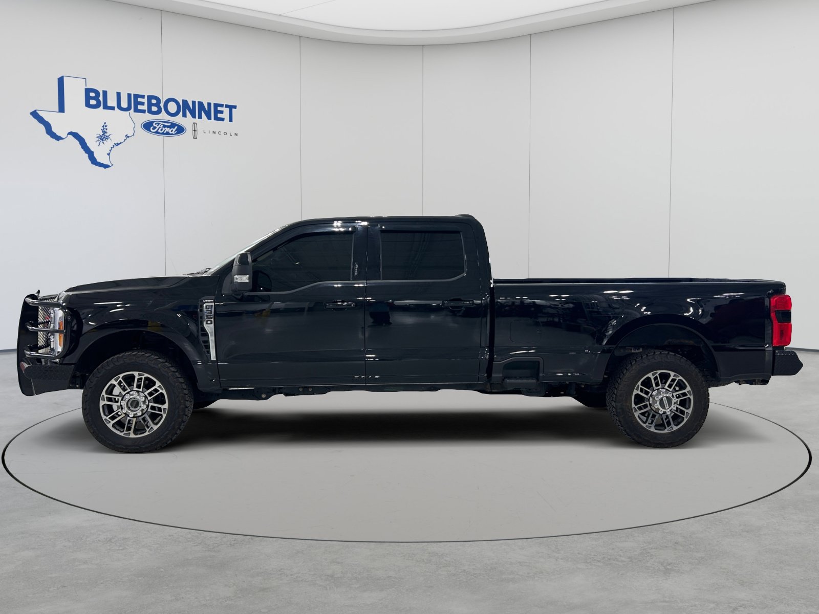 Used 2023 Ford F350 Lariat w/ FX4 Off-Road Package AWD/4WD image 8